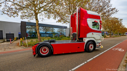 20251019-Tom-Holding-00040